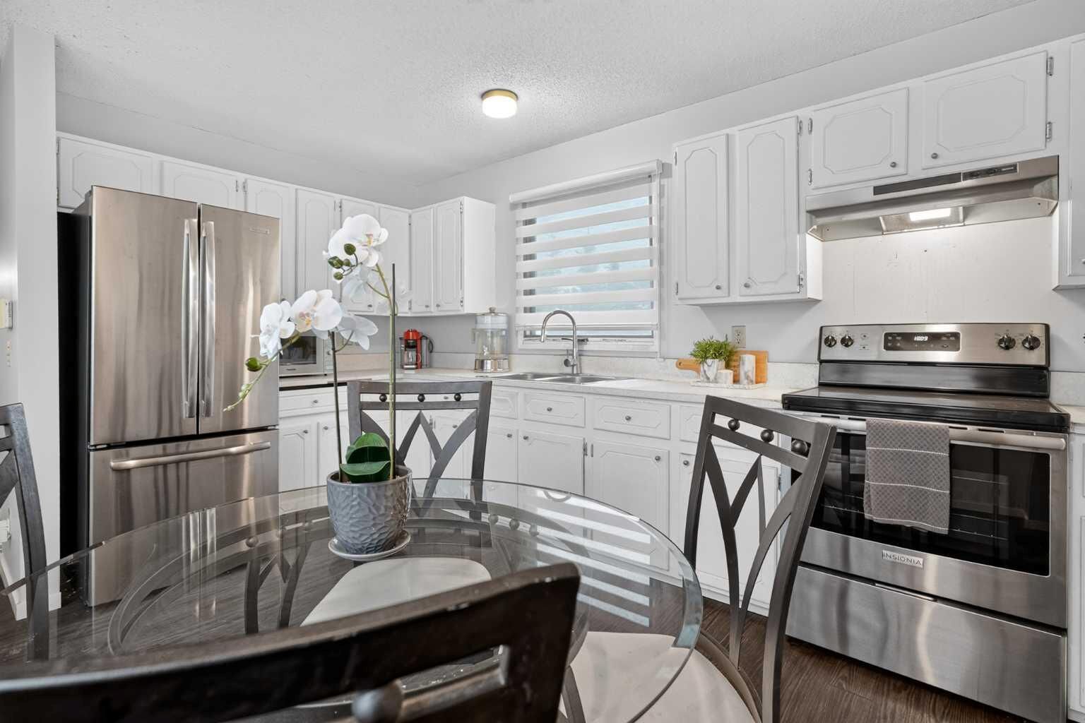 Property Photo: 3881 Fonda Way SE AB T2A 5R4
