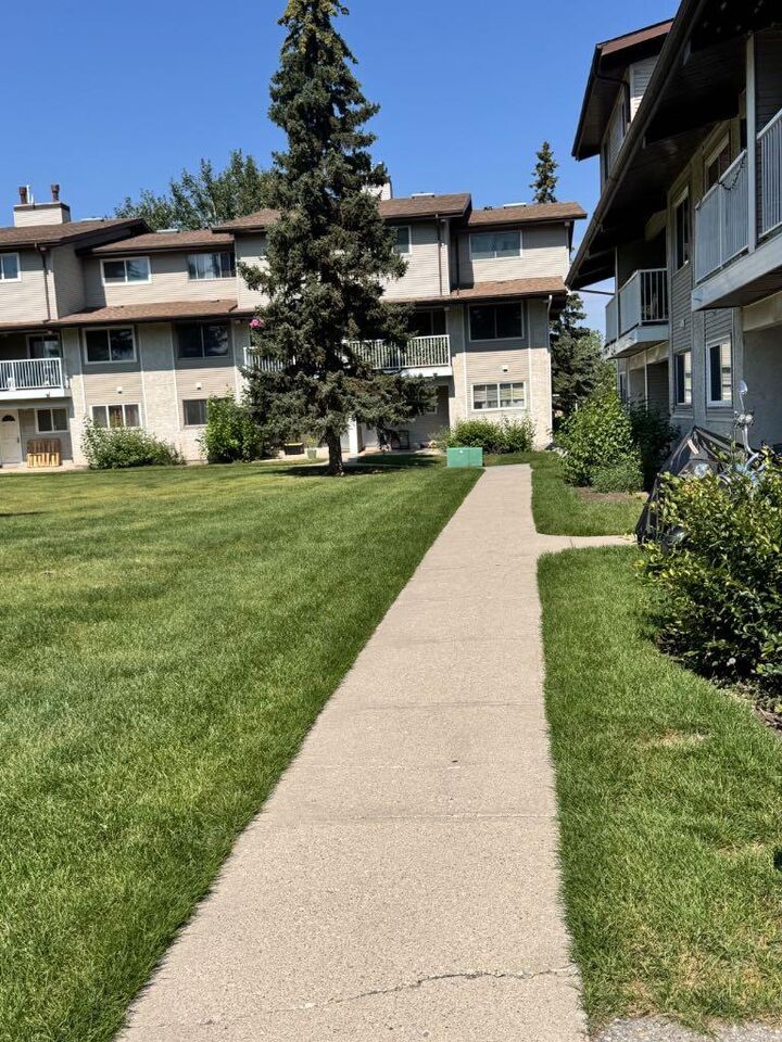 Property Photo: 200 Brookpark Drive SW 1111 AB T2W 3E5