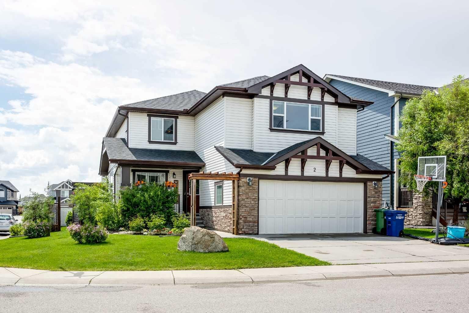 Property Photo: 2 Kingston View SE AB T4A 0K4