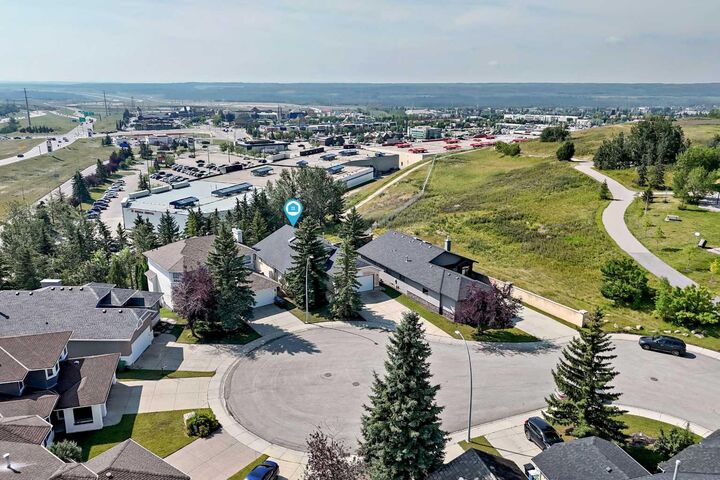 Property Photo: 2917 Signal Hill Heights SW AB T3H 2X4