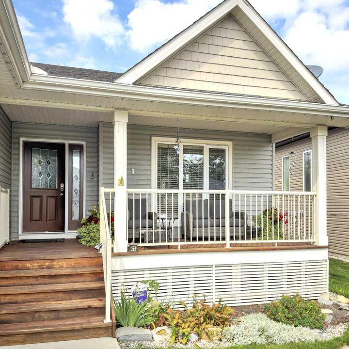 128 12 Ave NE — photo 1