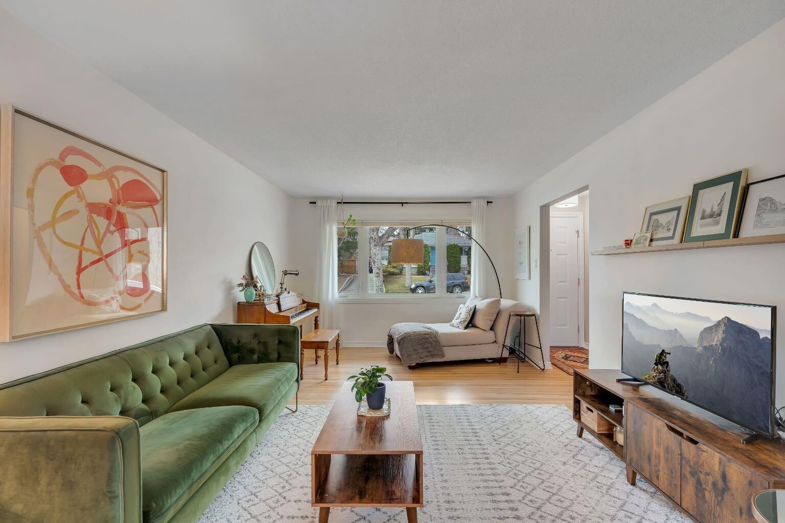 Property Photo:  254 Hendon Drive NW  AB T2K 1Z5 