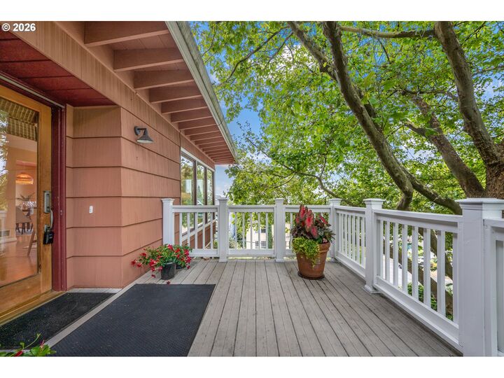 Property Photo:  307 SW Hamilton St  OR 97239 