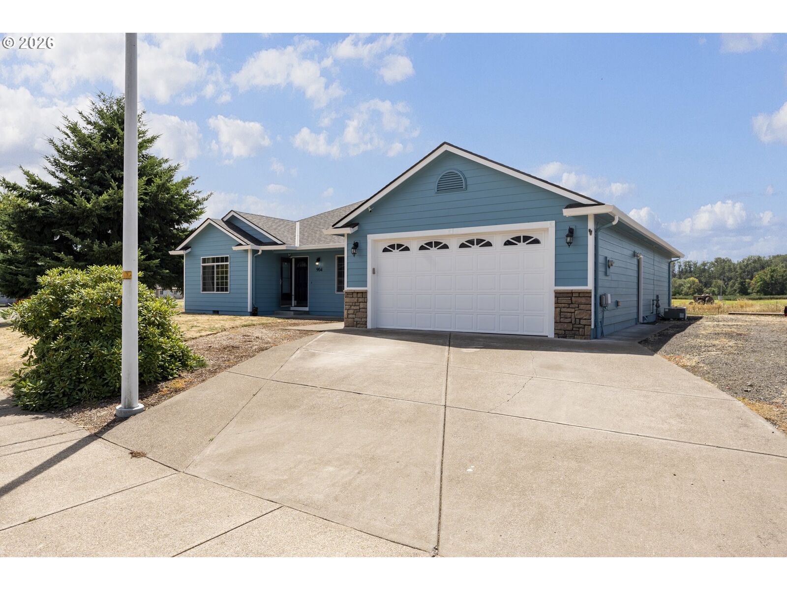Property Photo:  904 Isabel Dr  OR 97352 