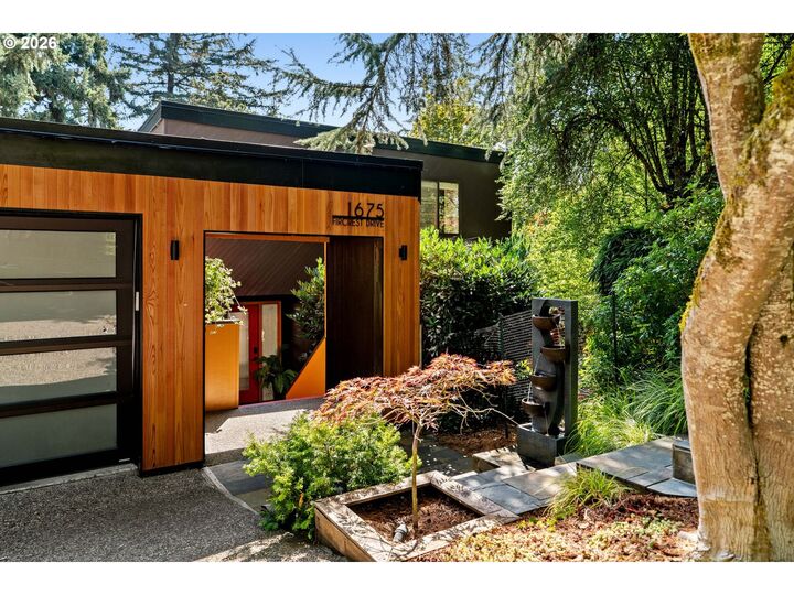 Property Photo: 1675 Fircrest Dr OR 97403