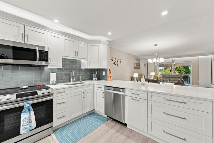 Property Photo: 4629 Poinciana Street 304 FL 33308