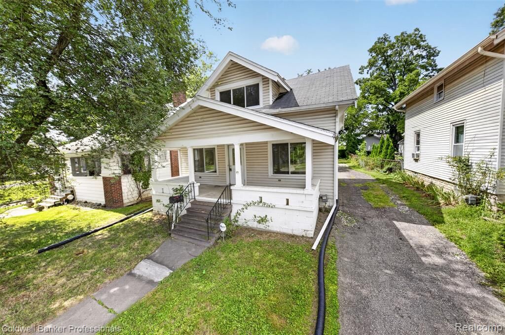 Property Photo: 43 Dwight Ave Avenue MI 48341