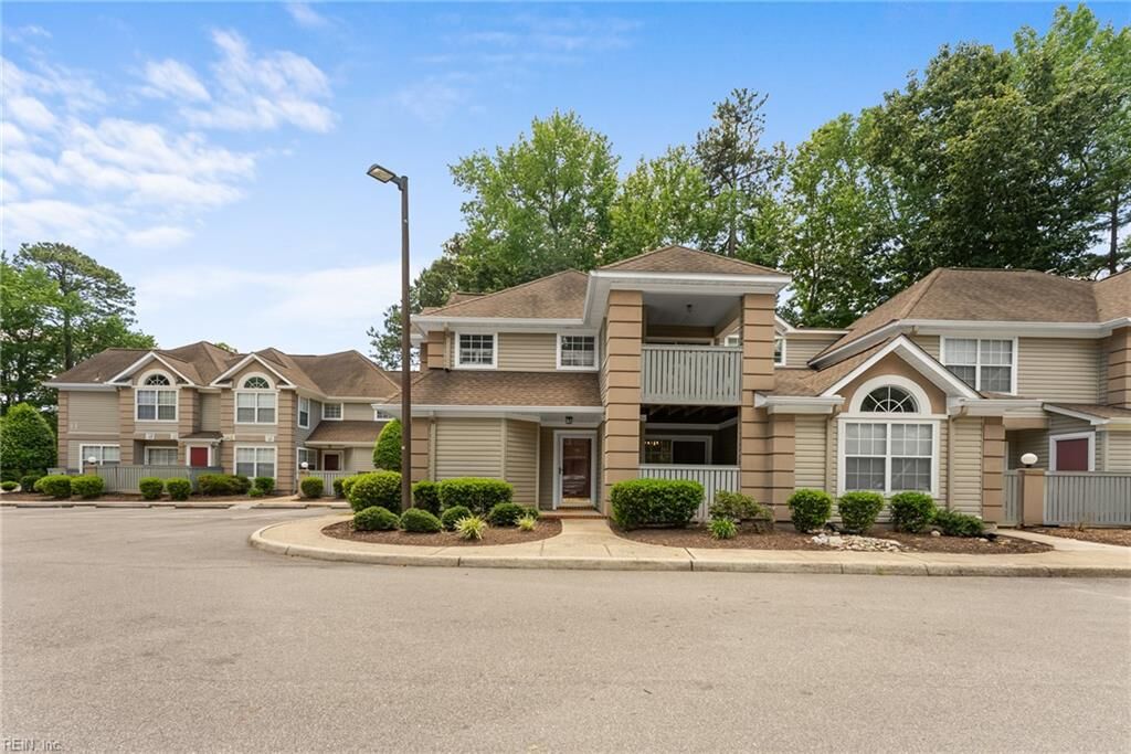 Property Photo: 315 Gainsborough Sq VA 23320