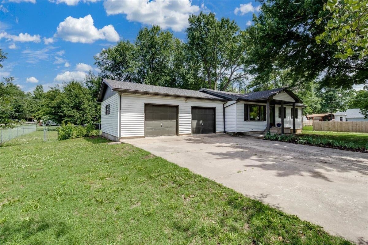 Property Photo:  1800 Ritchie  KS 67156 