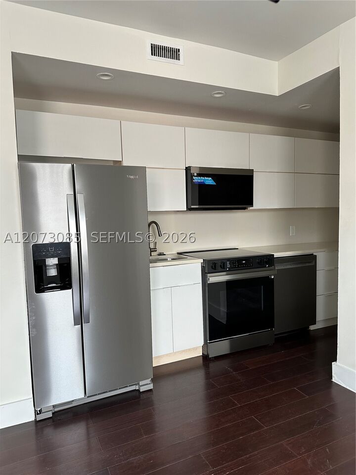 Property Photo: 737 Jefferson Ave 303 FL 33139