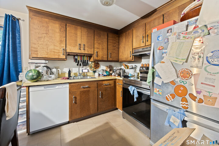 Property Photo:  1581 Meriden Waterbury Turnpike 6  CT 06489 