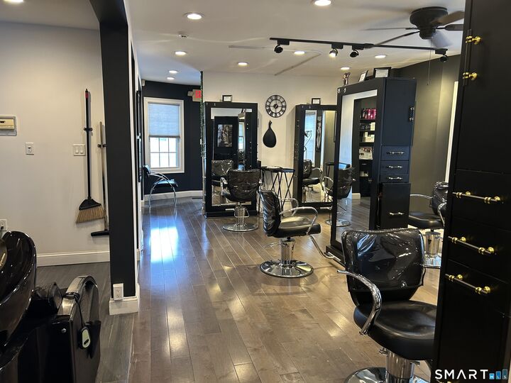 Property Photo:  