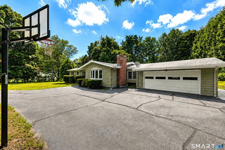 Property Photo:  430 Sheldon Court  CT 06477 