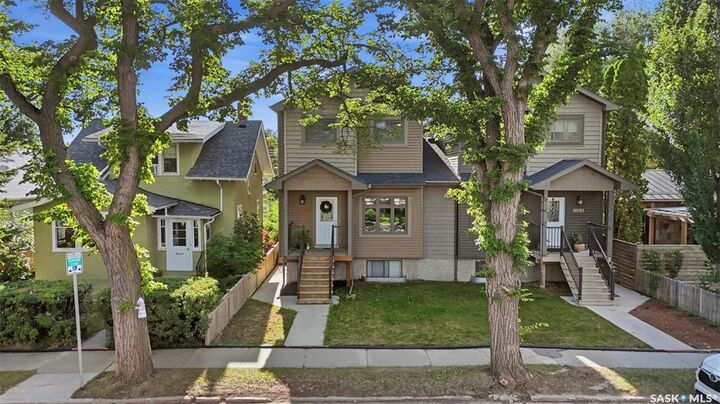 Property Photo: 2136 B Lorne Avenue SK S7J 0R5