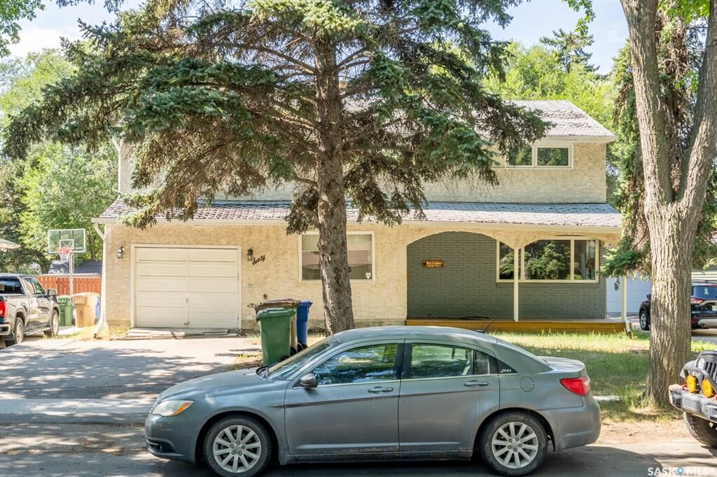 Property Photo: 60 Dunning Crescent SK S4S 3W1