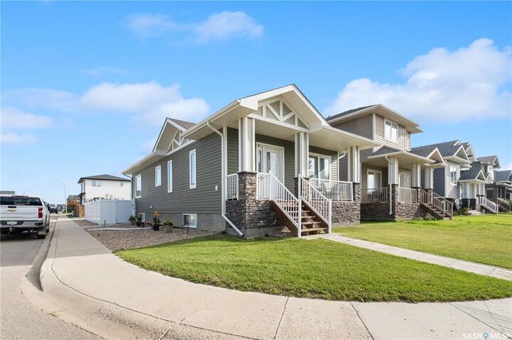 Property Photo:  1051 Parr Hill Drive  SK S0K 2T1 