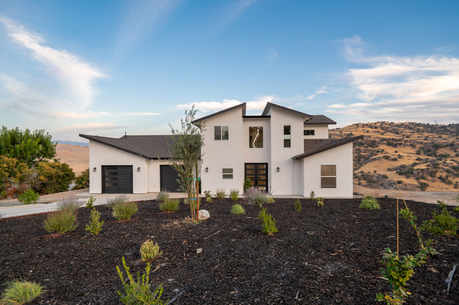 Property Photo: 556 High Sierra Drive CA 93221