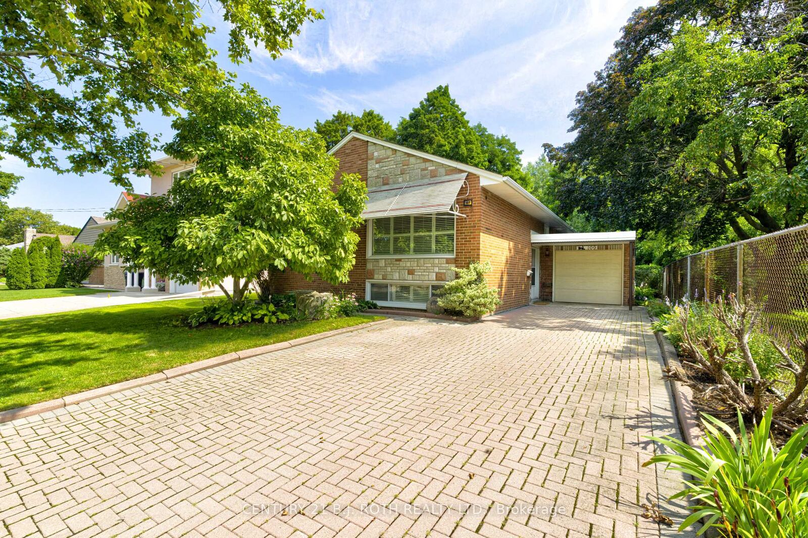 Property Photo:  109 Wincott Drive  ON M9R 2P5 