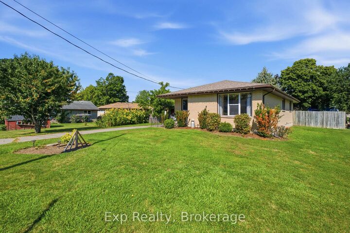 Property Photo:  18 Railway Street  ON K0K 1H0 
