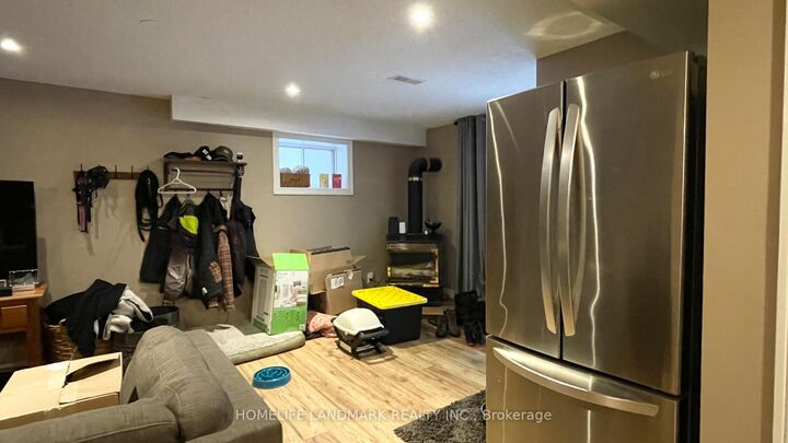 Property Photo:  10 Summerset Drive Lower  ON L4N 9L7 