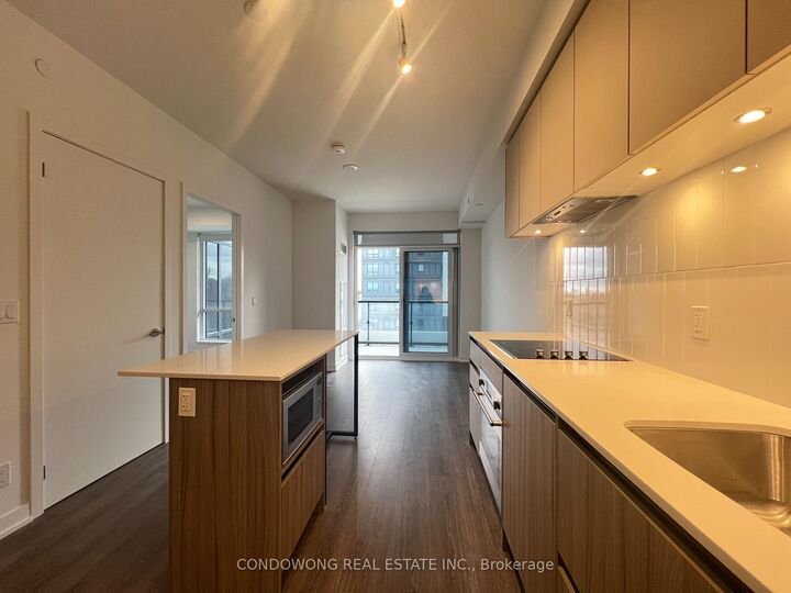 Property Photo:  7950 Bathurst Street 518  ON L4J 0L4 