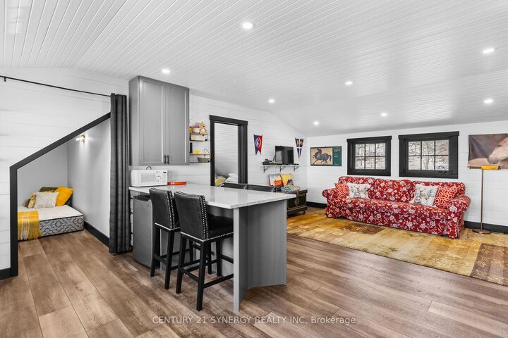 Property Photo: 4/6 Sifton Road ON K0E 1R0