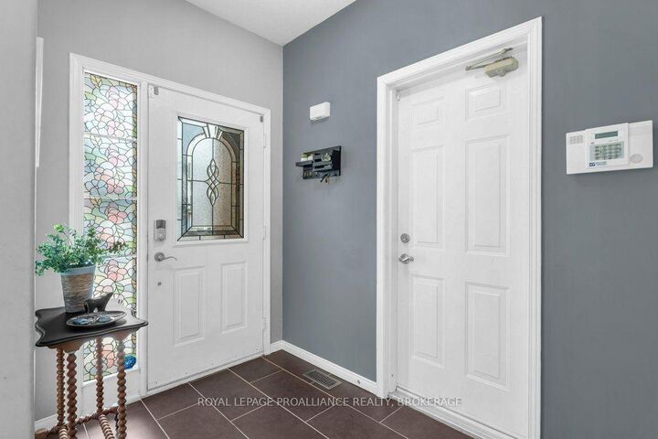 Property Photo:  138 Dalgleish Avenue  ON K7K 7E3 