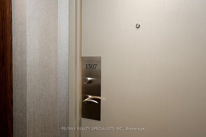 Property Photo:  330 Rathburn Road W 1507  ON L5B 3Y1 