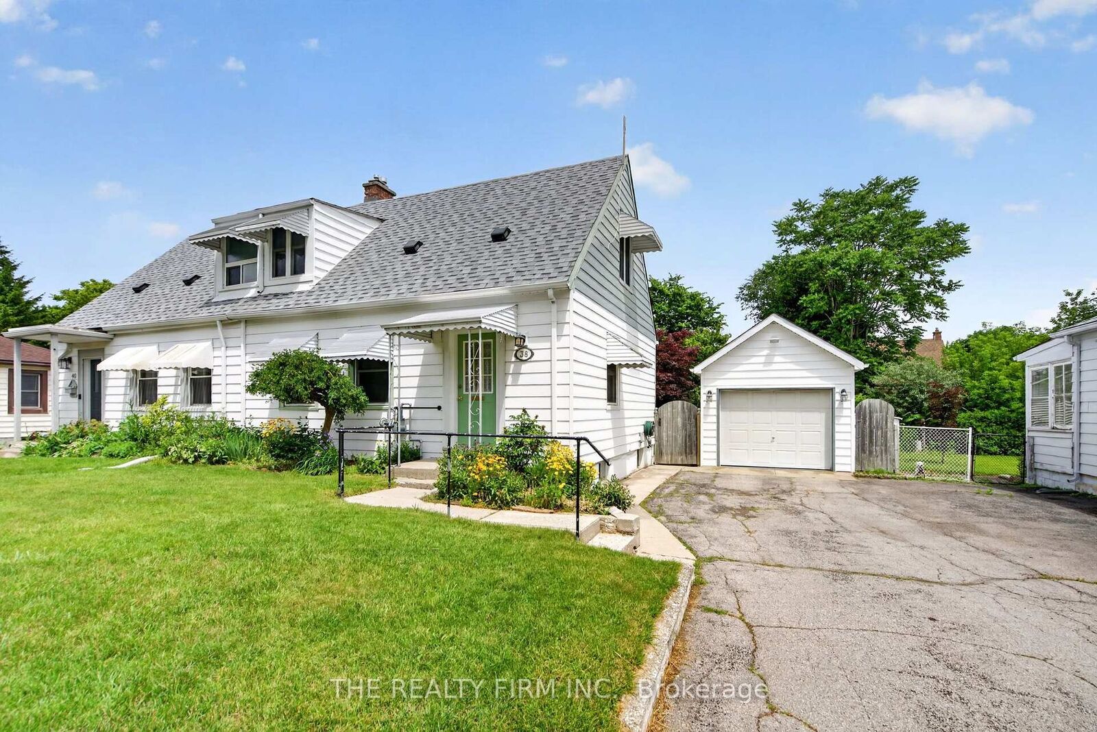 Property Photo:  38 Elliott Street  ON N5Y 2E4 