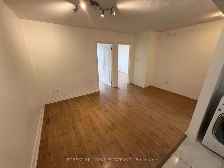 Property Photo:  341 Lakeshore Road E 1  ON L6J 1J4 