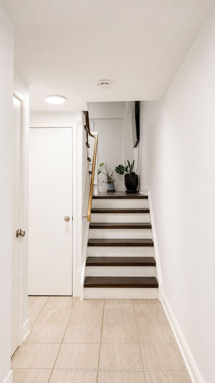 Property Photo: 371 Bronte Street S 92 ON L9T 3K5
