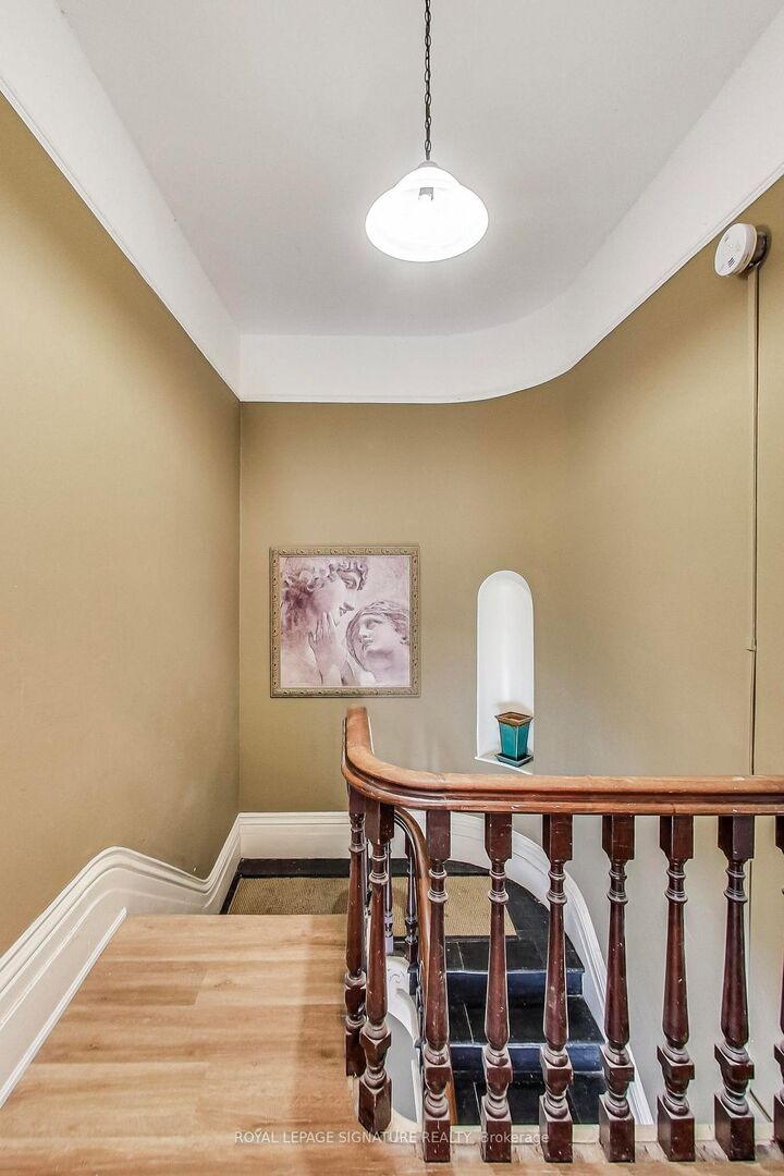 Property Photo:  102 West Avenue S 4  ON L8N 2S3 