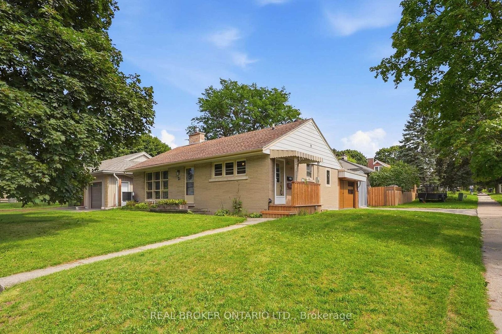 Property Photo: 21 Oakwood Avenue ON N2H 6G8