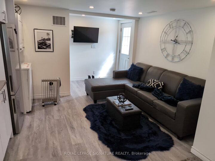 Property Photo:  5749 Lakeshore Road 3  ON L4A 2Z4 