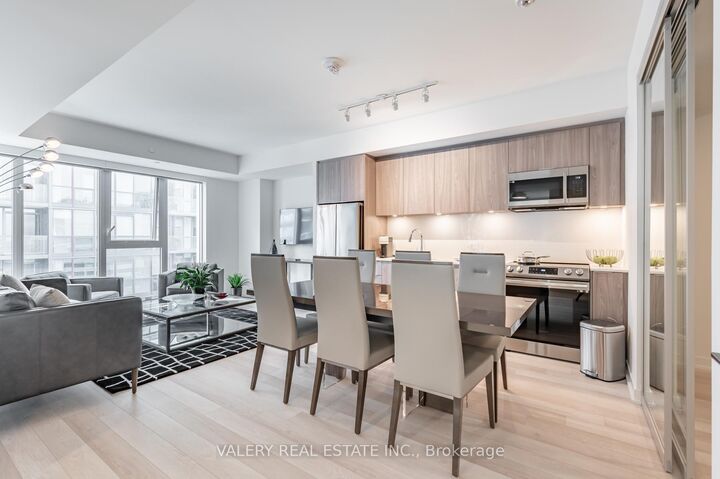 357 King Street W 3109 — photo 1