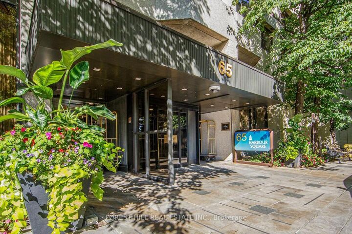 Property Photo: 65 Harbour Square 1707 ON M5J 2L4
