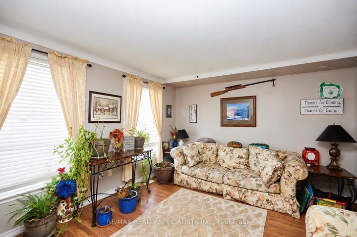 Property Photo: 512 First Avenue ON L3C 6A7
