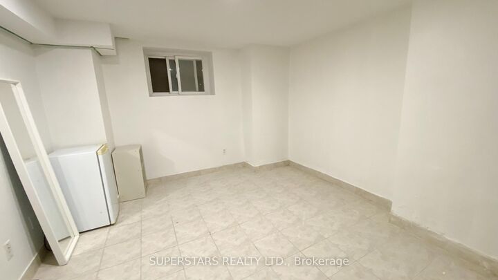 Property Photo:  122 Huron Street 1  ON M5T 2B3 