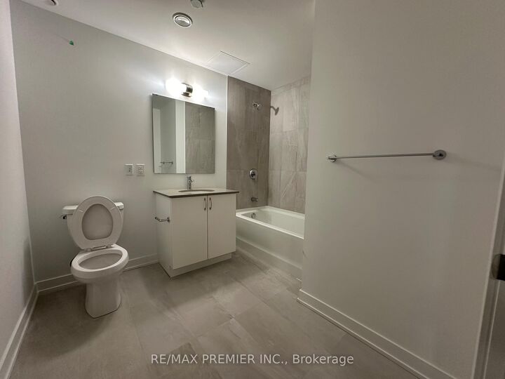 Property Photo:  56 Lakeside Terrace 207  ON L4M 7B9 