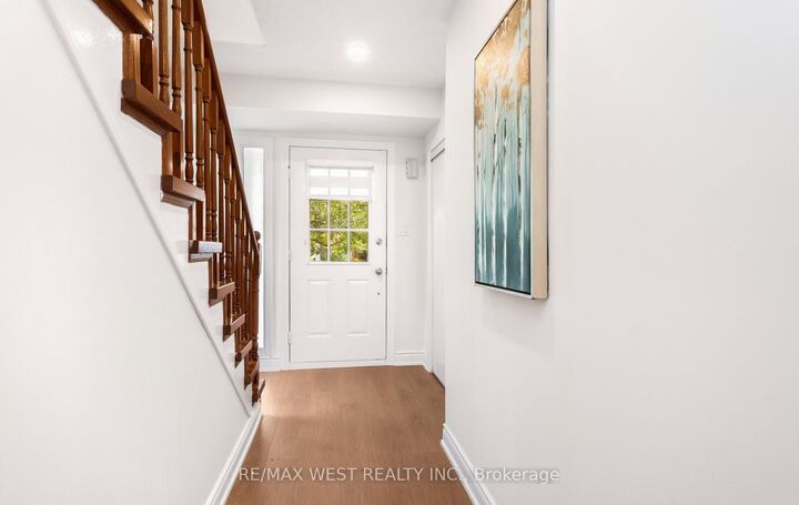 Property Photo: 5239 Bushelgrove Circle ON L5M 6C5