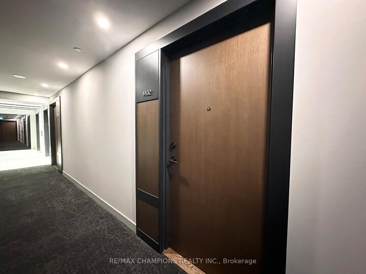Property Photo: 4065 Confederation Parkway 1402 ON L5B 0L4