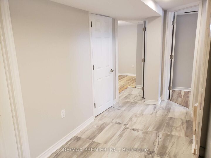 Photo de la propriété:  40 Byng Avenue Lower  ON L1G 3N1 