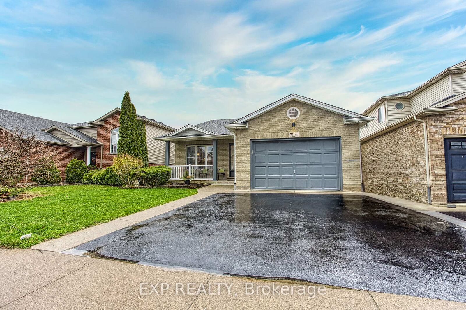 Property Photo:  7192 Kelly Drive  ON L2H 3K1 