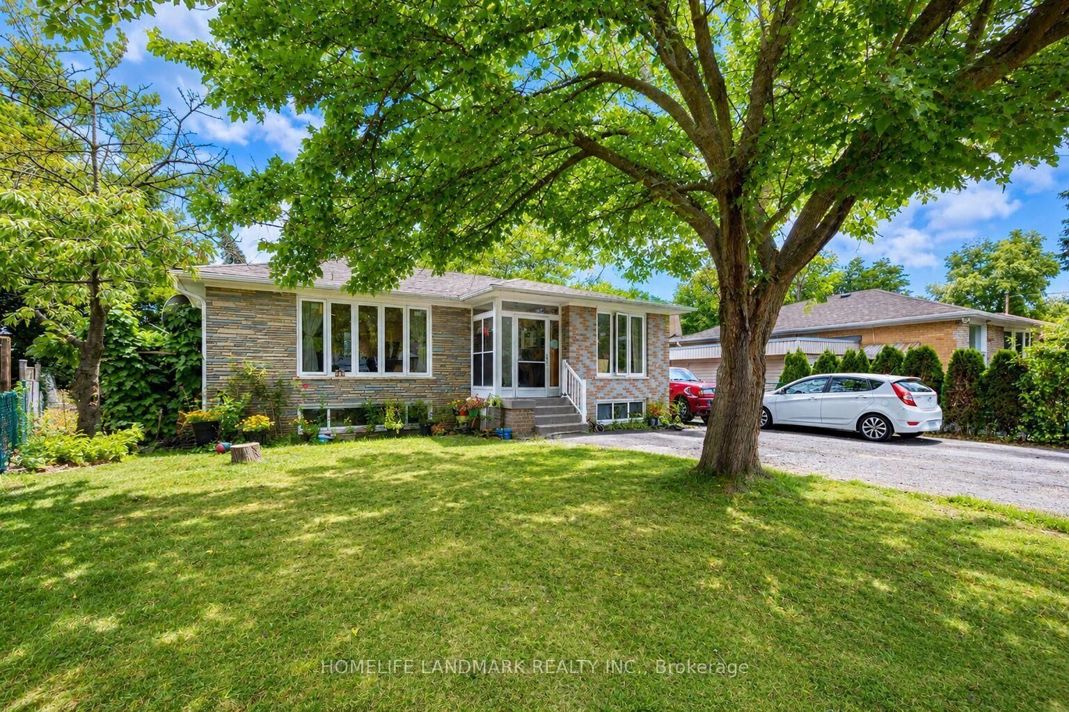 Property Photo: 34 Gentry Crescent ON L4C 2G9