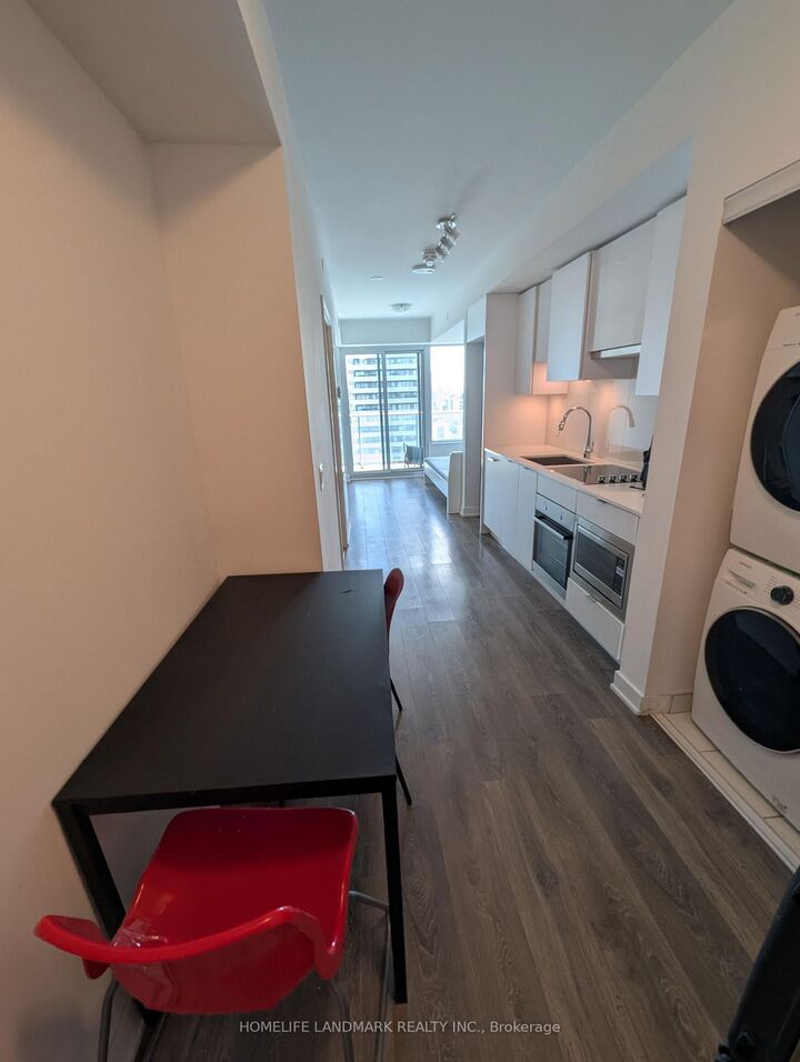 Property Photo:  195 Redpath Avenue 2707  ON M4P 0E4 