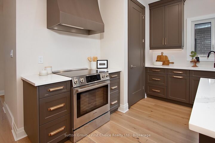 Property Photo: 117 Kastner Street ON N5A 0J7