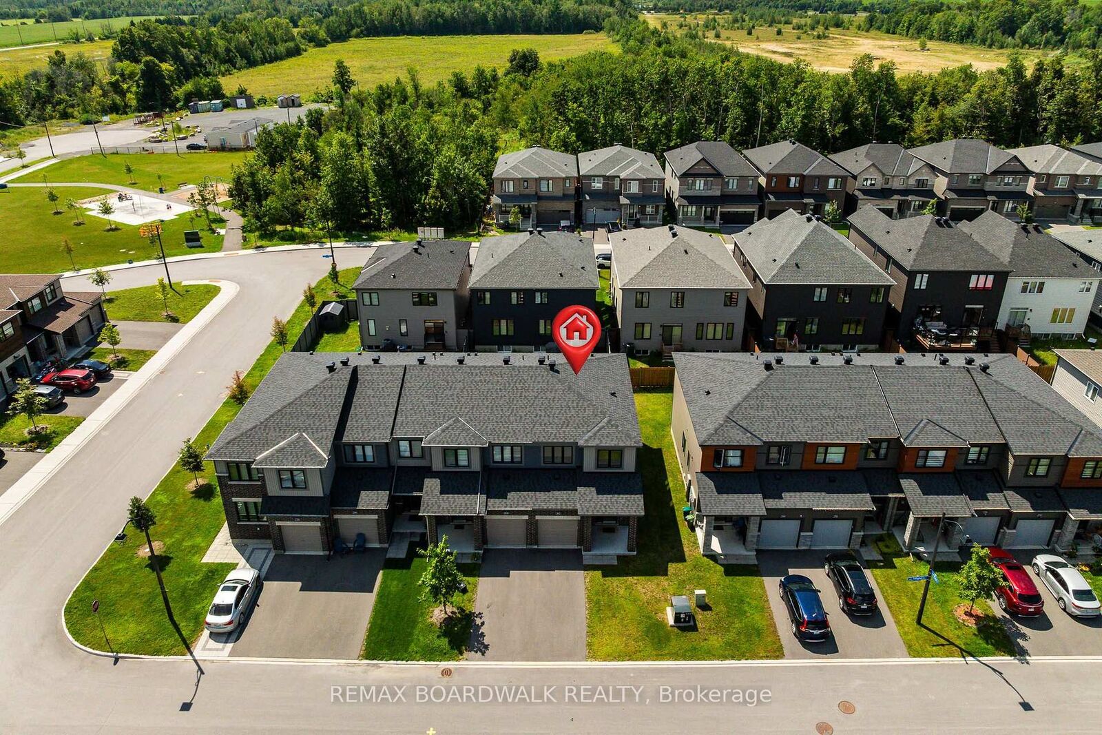 Property Photo: 262 Tullaghan Heights ON K2J 7C2