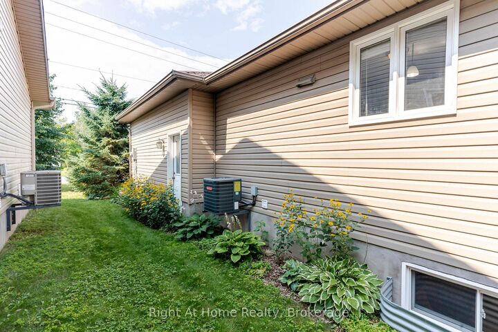 Property Photo:  191 Harold Street  ON K7A 0A1 