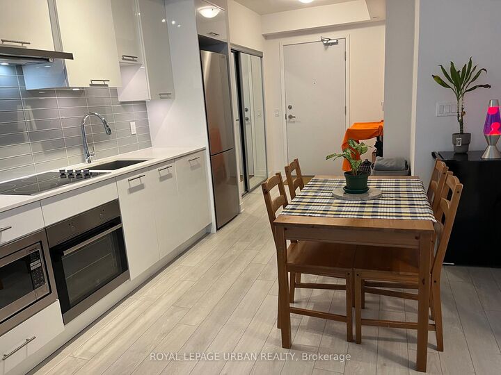 Property Photo:  99 Broadway Avenue 1007  ON M4P 0E3 