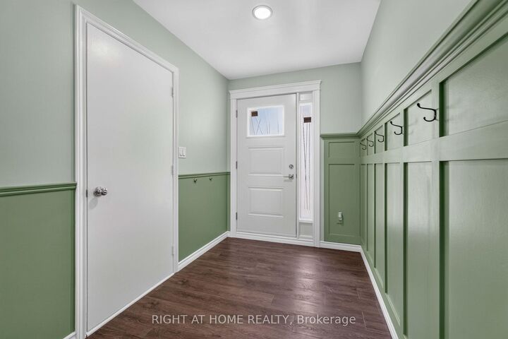 Property Photo: 66 Summercrest Drive 3 ON L8K 6M6